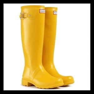Yellow rainboots